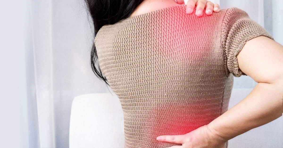 woman-with-chronic-shoulder-and-back-pain-receiving-guidance-from-loucil-chiropractic-in-ives-estates-highlighting-treatment-by-a-neck-pain-chiropractor