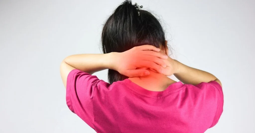 loucil-chiropractic-in-ives-estates-helping-a-patient-with-neck-pain-through-spinal-decompression-therapy-offered-by-an-experienced-chiropractor-near-hallandale-beach